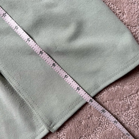 NWT Nasty Gal Green Plunging V-Neck Dress Size 12 US - Picture 9 of 9